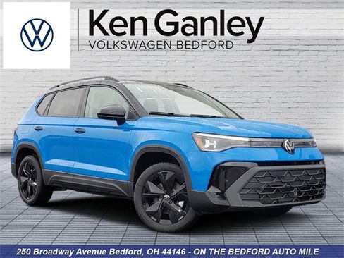 New 2026 Volkswagen Taos SE image 1