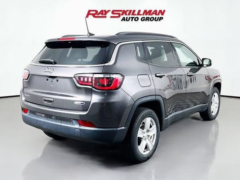 Used 2022 Jeep Compass Latitude w/ Sun and Sound Group AWD/4WD image 7