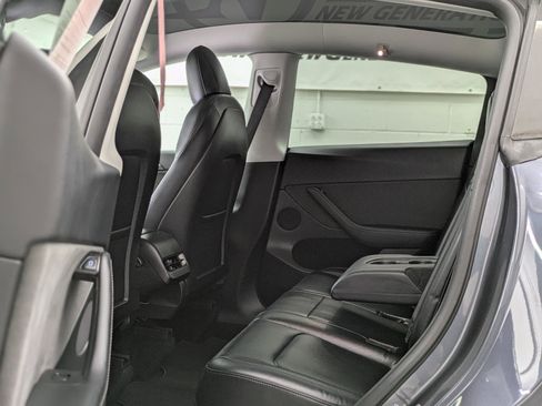 Used 2022 Tesla Model Y Performance image 11