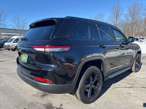 Used 2023 Jeep Grand Cherokee Limited w/ Black Appearance Package image 14