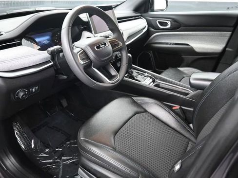 Used 2024 Jeep Compass Latitude AWD/4WD image 9