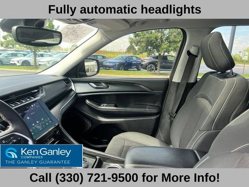Used 2024 Jeep Grand Cherokee L Laredo AWD/4WD image 38