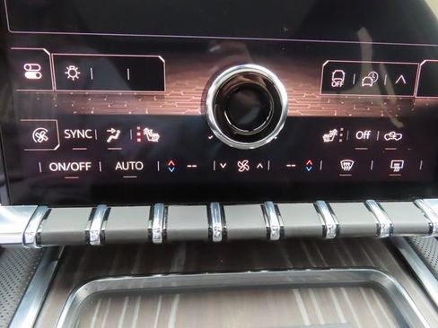 Used 2025 GMC Sierra EV Denali AWD/4WD image 35