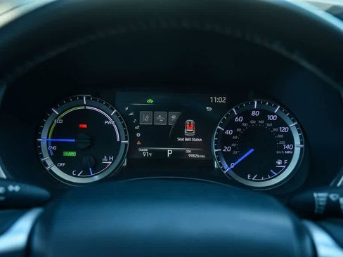 Used 2023 Toyota Highlander XLE image 26