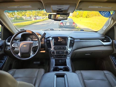 Used 2020 Chevrolet Suburban LT image 19