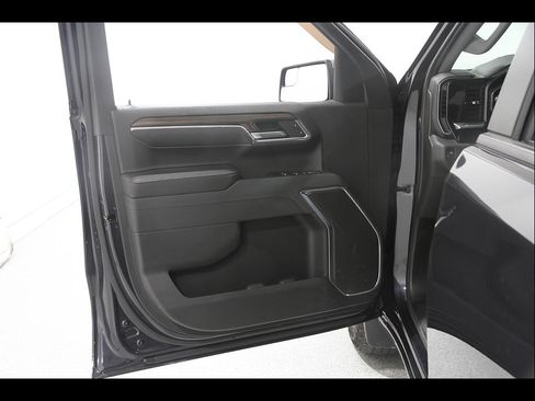 Certified 2022 Chevrolet Silverado 1500 LT w/ Z71 Off-Road Package AWD/4WD image 4