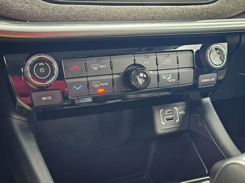 Used 2022 Jeep Compass Latitude image 25