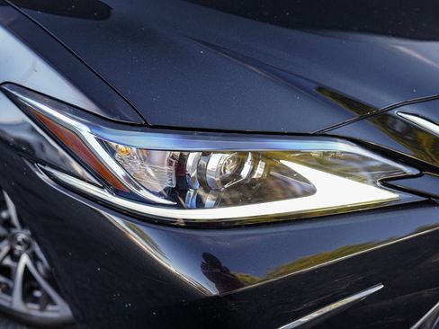 Used 2023 Lexus ES 350 image 6