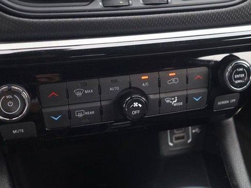 Used 2025 Jeep Compass Trailhawk AWD/4WD image 16
