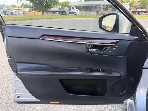 Used 2013 Lexus ES 350 w/ Luxury Pkg FWD image 19