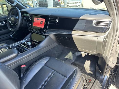Used 2022 Jeep Wagoneer Series III w/ Convenience Group I image 12