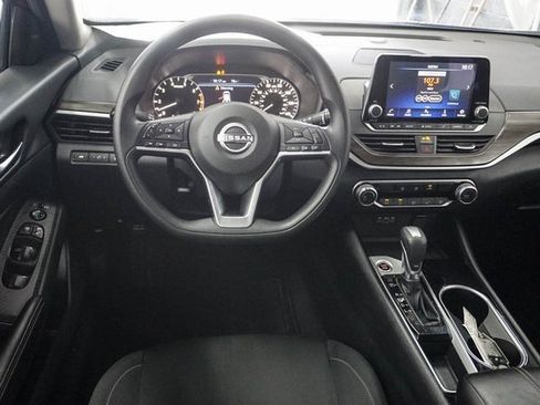 Used 2024 Nissan Altima 2.5 SV image 15