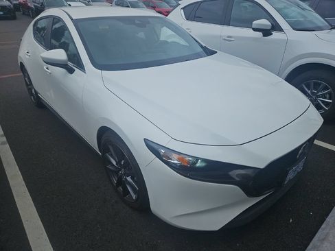 Used 2019 MAZDA MAZDA3 AWD Hatchback w/ Preferred Pkg image 2