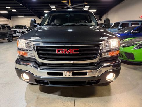Used 2005 GMC Sierra 2500 SLT w/ Heavy-Duty Power Package AWD/4WD image 17