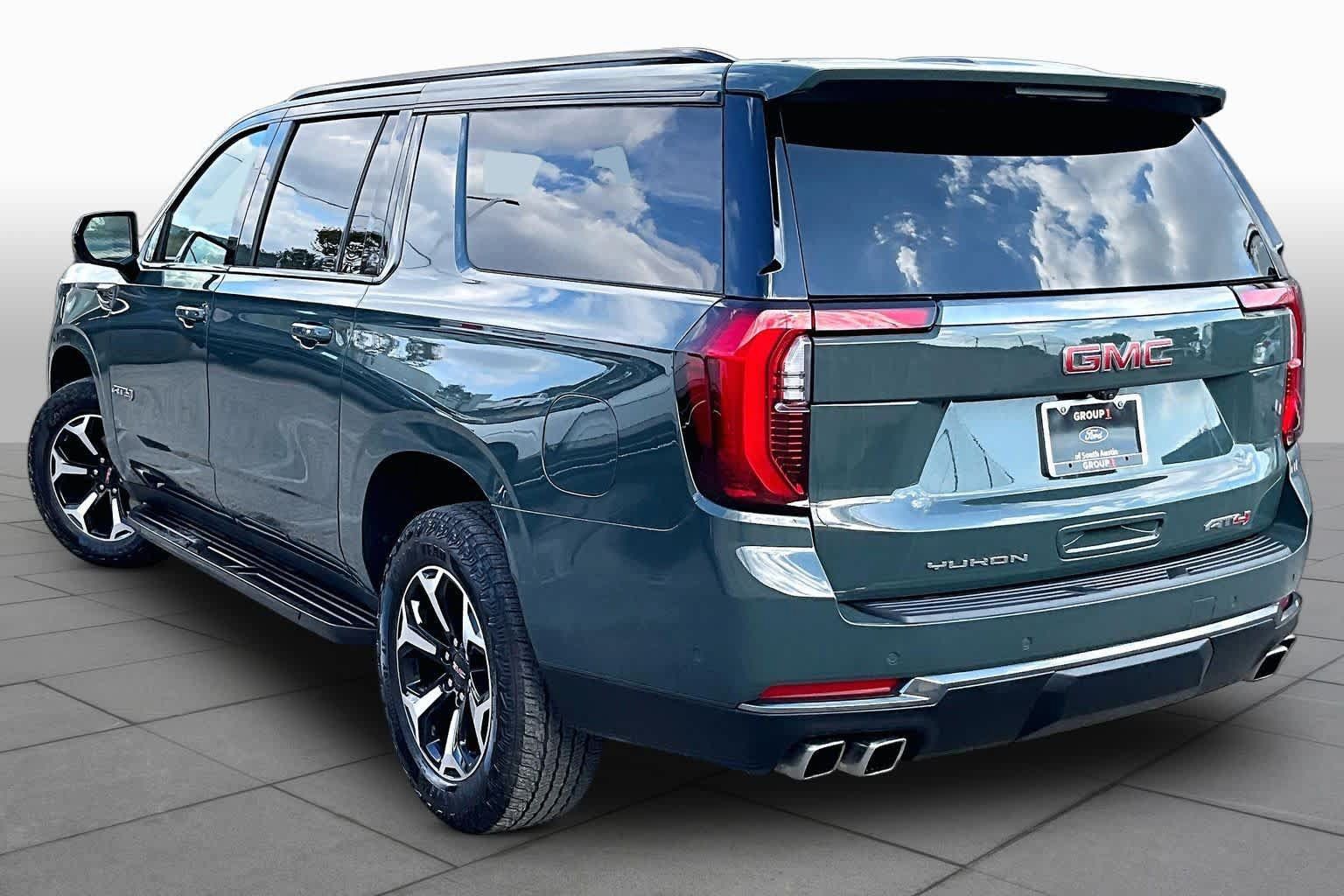 Used 2025 GMC Yukon XL AT4 AWD/4WD image 14