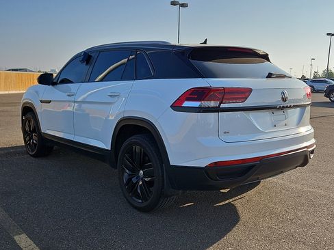 Used 2020 Volkswagen Atlas Cross Sport SE w/ Panoramic Sunroof Package image 3