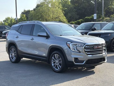 Used 2024 GMC Terrain SLT AWD/4WD image 7