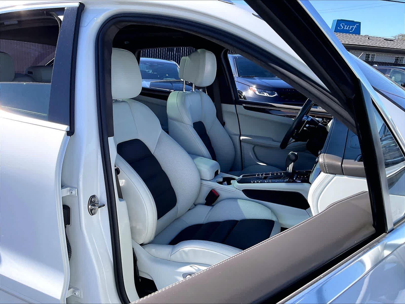 Used 2021 Porsche Macan Turbo AWD/4WD image 11