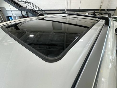 Used 2023 Toyota Highlander Platinum AWD/4WD image 25