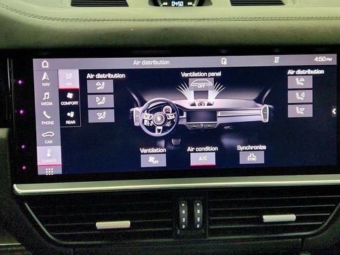 Used 2020 Porsche Cayenne Turbo image 20