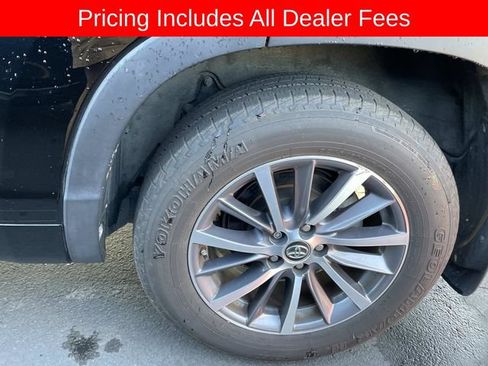 Used 2018 Toyota Highlander XLE AWD/4WD image 3