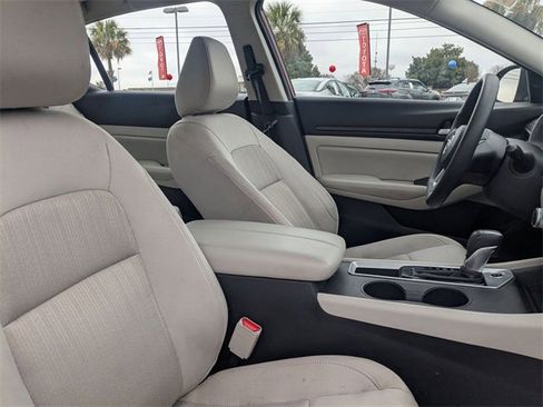 Used 2025 Nissan Altima 2.5 SV image 34