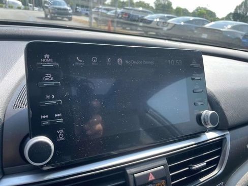 Used 2018 Honda Accord Touring image 31