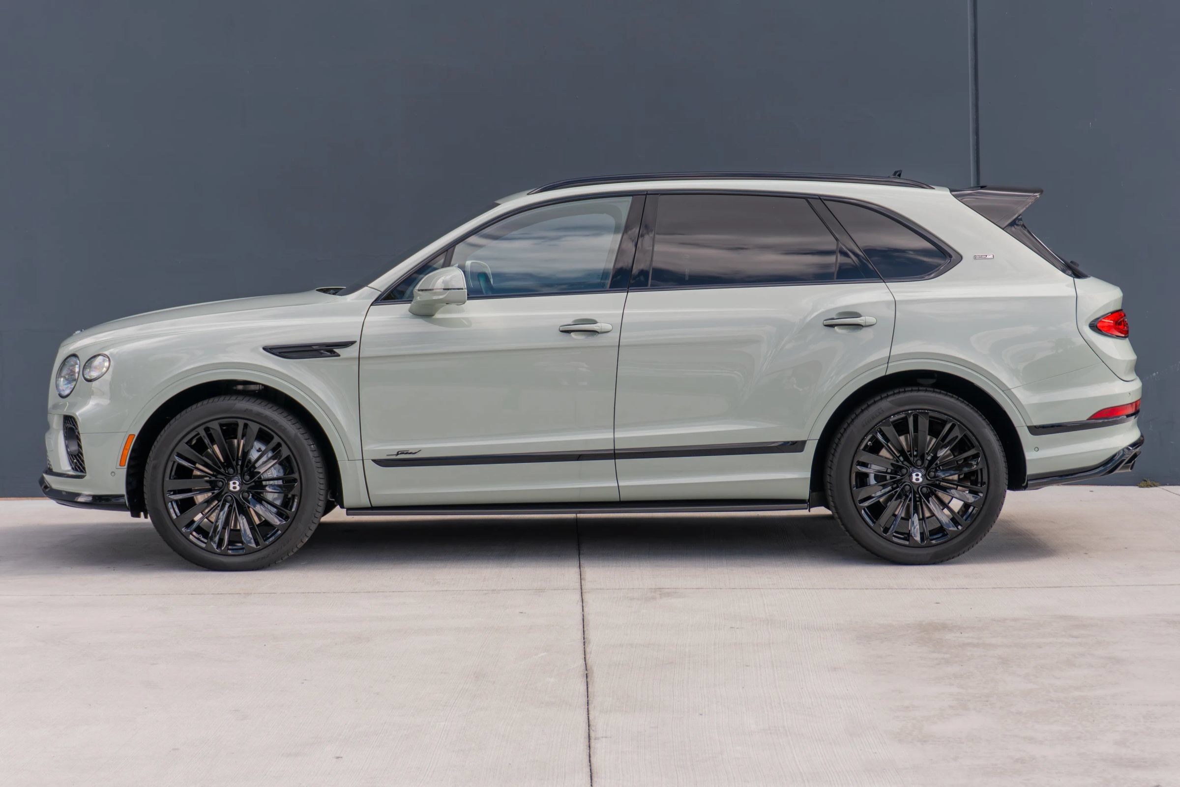 Used 2023 Bentley Bentayga Speed AWD/4WD image 2