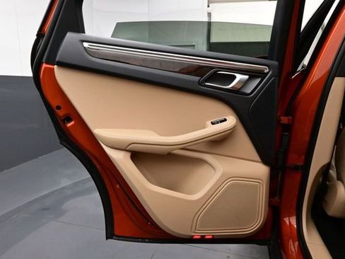 Certified 2023 Porsche Macan S AWD/4WD image 13