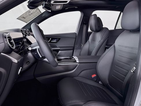 New 2026 Mercedes-Benz GLC 300 image 16