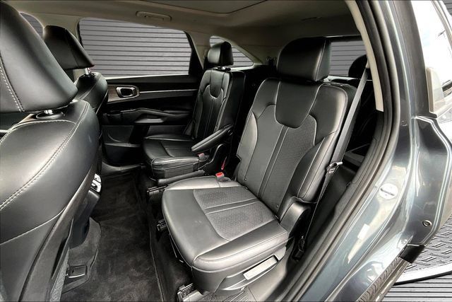 Used 2023 Kia Sorento EX w/ Panoramic Sunroof Package FWD image 21