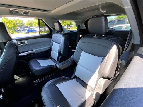 Used 2024 Ford Explorer XLT w/ Equipment Group 202A AWD/4WD image 29