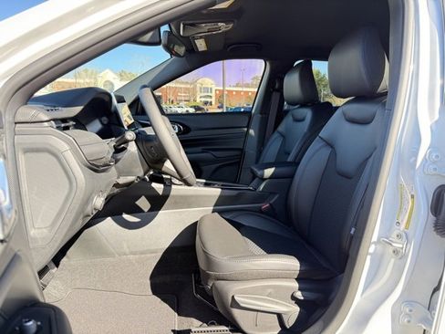 New 2026 Jeep Compass Latitude image 12