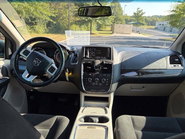 Used 2016 Dodge Grand Caravan SXT w/ UConnect Hands-Free Group FWD image 24