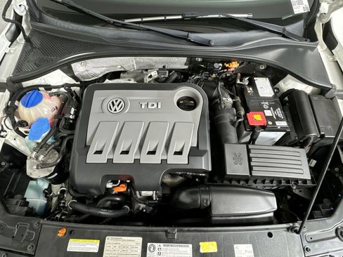 Used 2012 Volkswagen Passat TDI SE FWD image 25