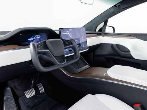 Used 2023 Tesla Model X image 13