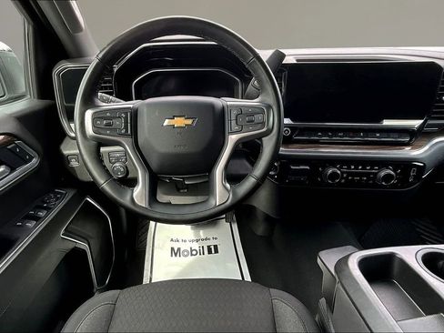 Used 2025 Chevrolet Silverado 1500 LT AWD/4WD image 9