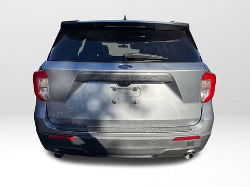 Used 2022 Ford Explorer XLT w/ Equipment Group 202A image 5