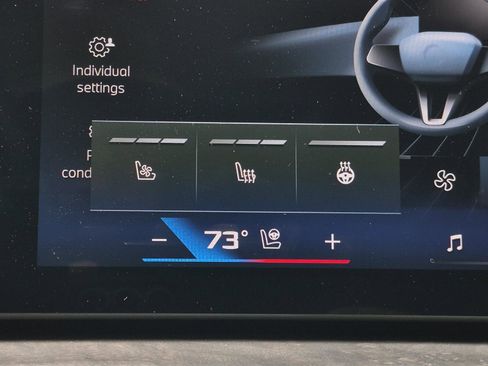 Certified 2025 BMW X7 M60i w/ Executive Package AWD/4WD image 37