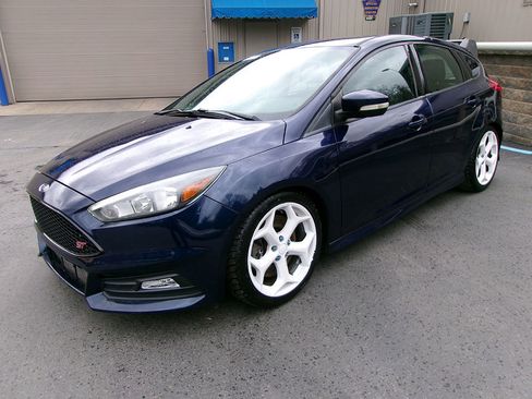 Used 2016 Ford Focus ST image 7