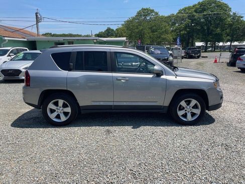 Used 2017 Jeep Compass Latitude AWD/4WD image 9