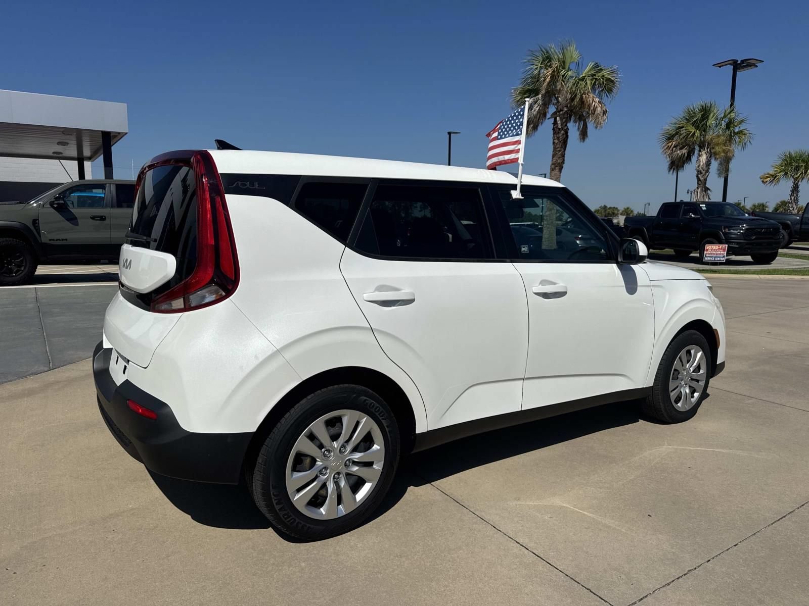 Used 2022 Kia Soul LX FWD image 7