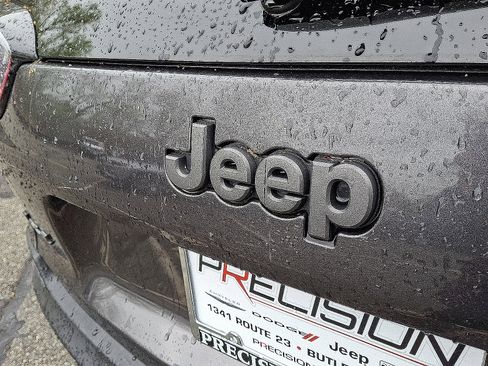 Used 2022 Jeep Cherokee Trailhawk AWD/4WD image 29