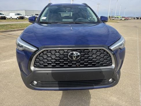 Used 2024 Toyota Corolla Cross XLE image 13