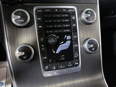 Used 2016 Volvo V60 T5 Cross Country Platinum image 38