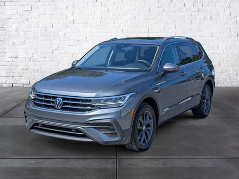 Used 2024 Volkswagen Tiguan SE AWD/4WD image 4