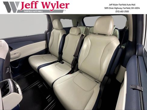 New 2026 Kia Carnival EX FWD image 17