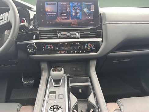 New 2026 Nissan Pathfinder Platinum AWD/4WD image 8