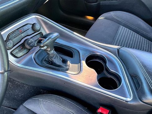 Used 2015 Dodge Challenger SXT image 12