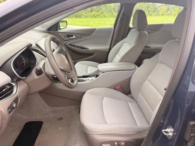 Used 2025 Chevrolet Malibu LT FWD image 9